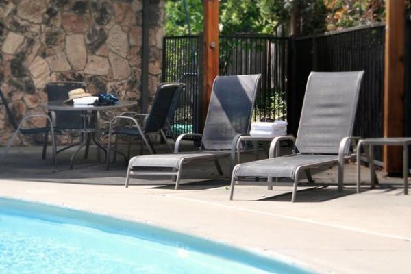 THE RIVERSIDE INN (Grants Pass)